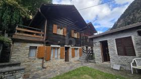 Casa de vacaciones en venta en Biasca, Suiza