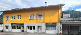 Lakó-és kereskedelmi épület eladó a oldalon. Sool, Svájc Lakó-és kereskedelmi épület eladó a oldalon. Sool, Svájc