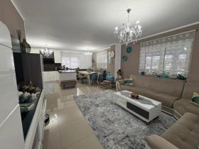 Дом на одну семью Продаётся в Нойцюг, Австрия Дом на одну семью Продаётся в Нойцюг, Австрия