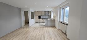 Lapos Kiadó a oldalon. Les Brenets, Svájc Lapos Kiadó a oldalon. Les Brenets, Svájc