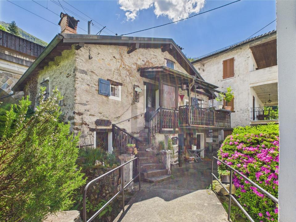 Casa de férias À venda em San Nazzaro-Alpe Sambarsciolo, Suíça
