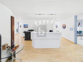 Consultório médico Para alugar em Worb, Suíça