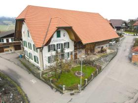 Bauernhaus Zu verkaufen in Merzligen, Schweiz Bauernhaus Zu verkaufen in Merzligen, Schweiz